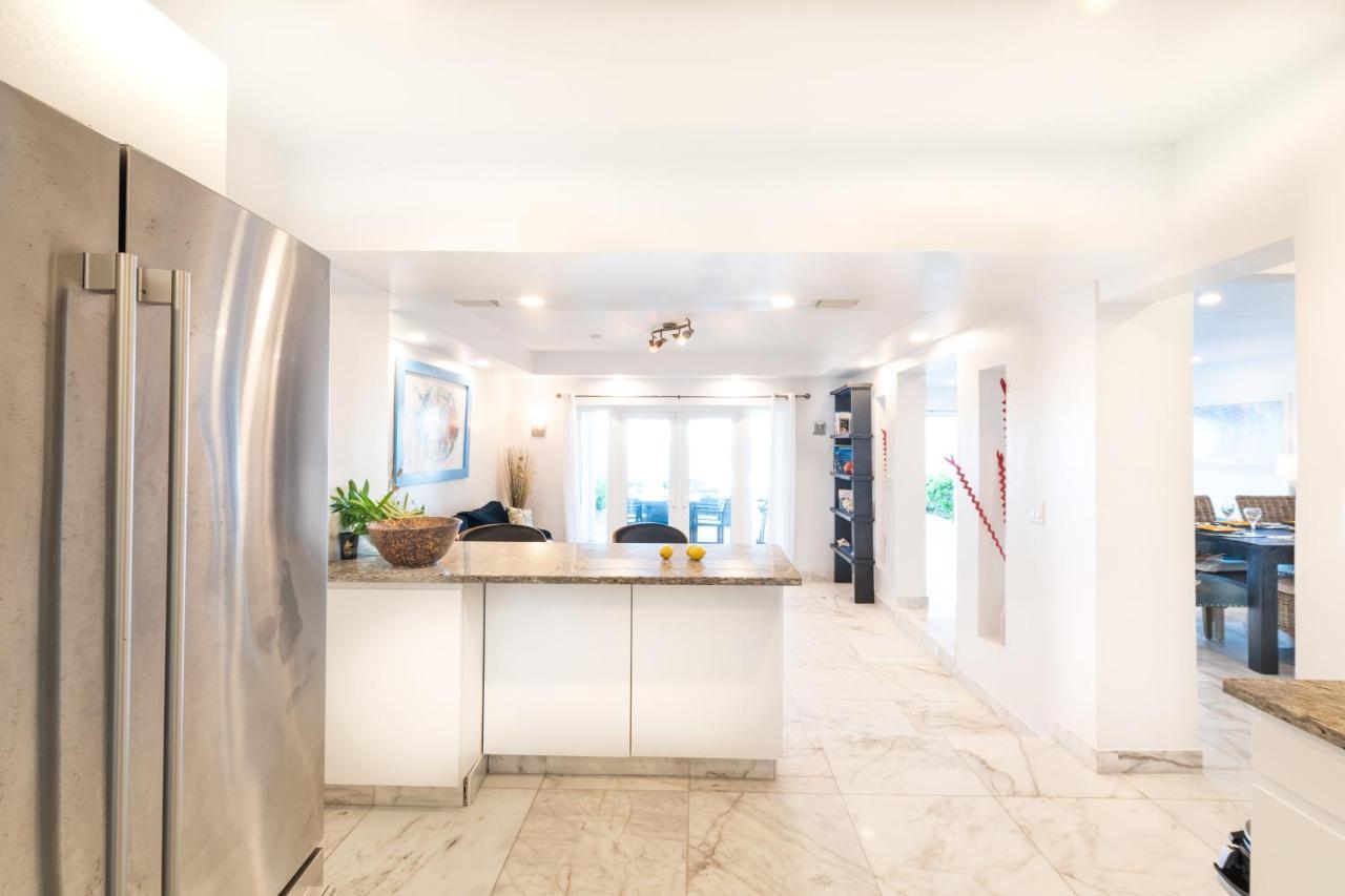 Caprice 9 - Oceanfront Villa - Gated Community With Pool Насау Екстериор снимка